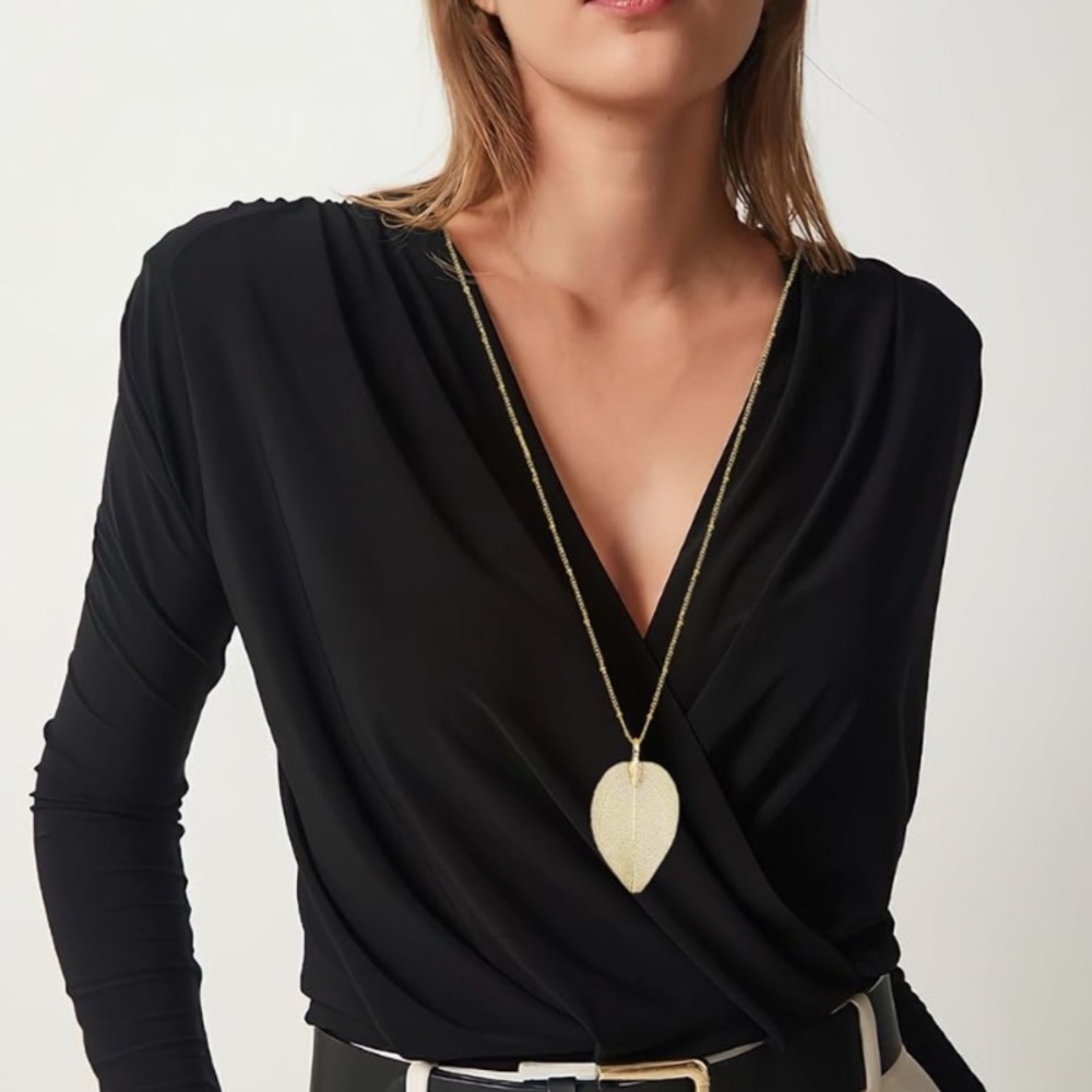 ✨NWT ✨Leaf Layering Necklace  Gold Necklace✨ Handmade ✨Artisan…